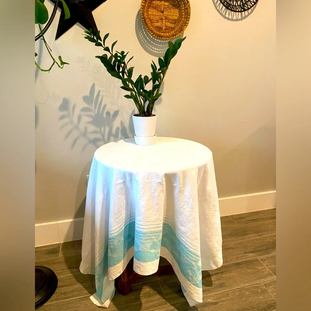Vintage Table Cloth 5”/4.8 White & Blue Beautiful! 🍃